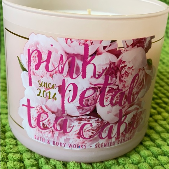 Bath & Body Works candle - Picture 2 of 3